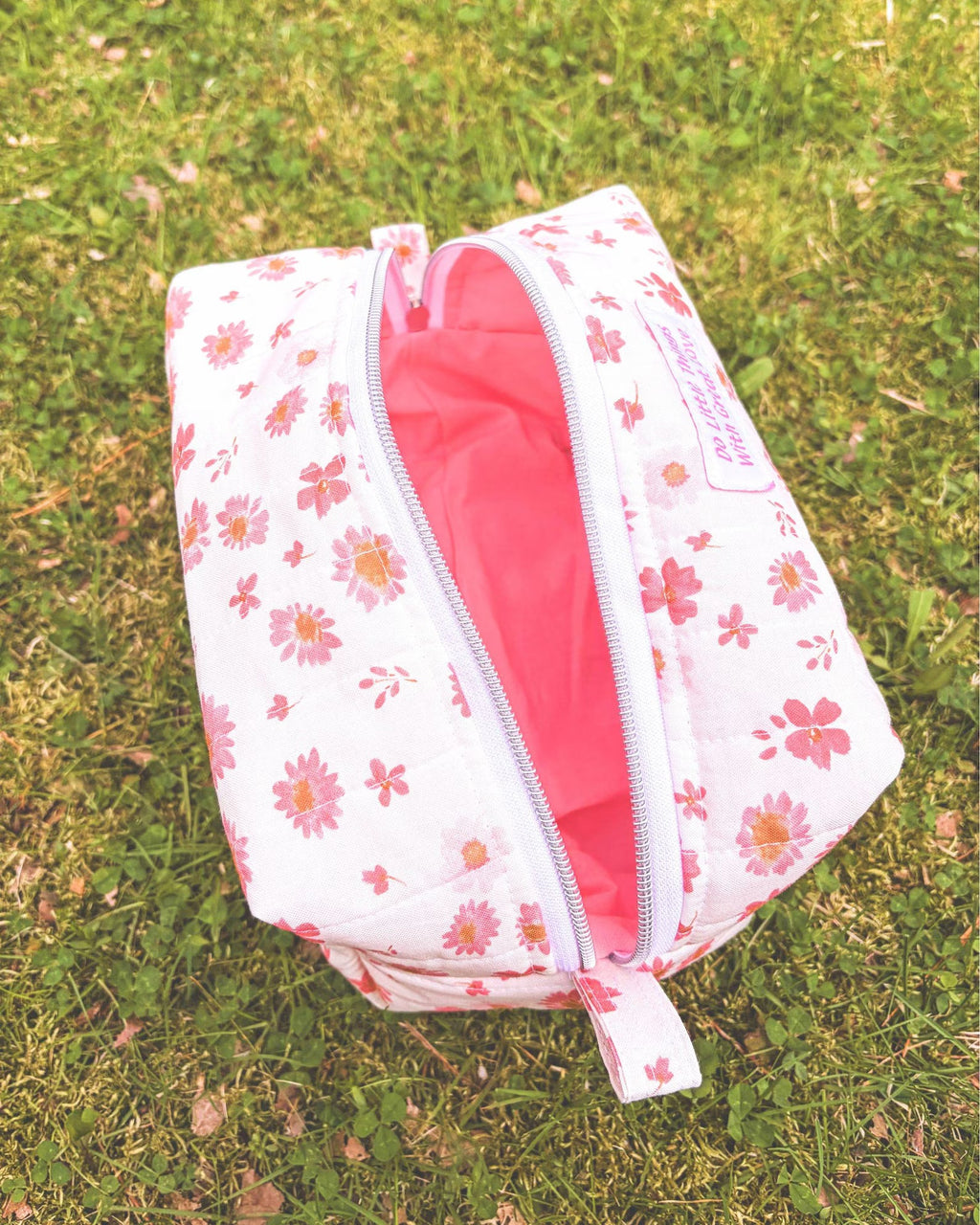 Little Things with Great Love - Large Quilted Essentials Bag – Pink Boxy Pouch, Handmade Travel Craft Bag Encounter At Jacob's Well
